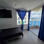 Apartamento con Balcón y Vista al Mar