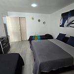 Apartamento con Balcón y Vista al Mar