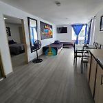 Apartamento con Balcón y Vista al Mar