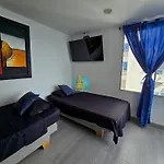 Apartamento con Balcón y Vista al Mar