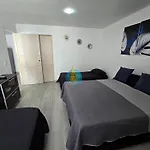 Apartamento con Balcón y Vista al Mar