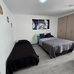 Apartamento con Balcón y Vista al Mar